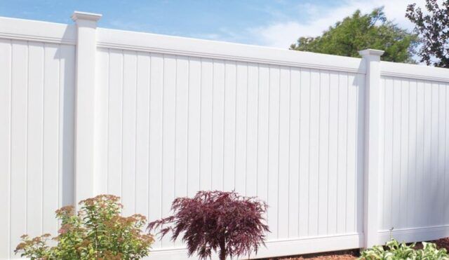 fence-builders-residential-vinyl-fencing-10
