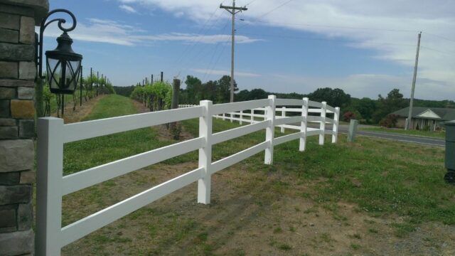 fence-builders-residential-vinyl-fencing-11