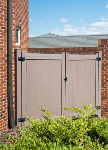 fence-builders-residential-vinyl-fencing-3