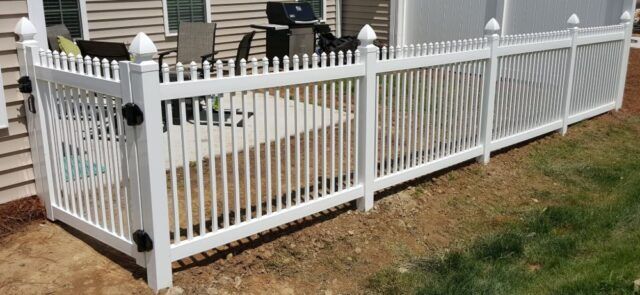fence-builders-residential-vinyl-fencing-9