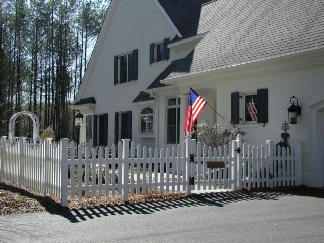 fence-builders-residential-vinyl-fencing-4