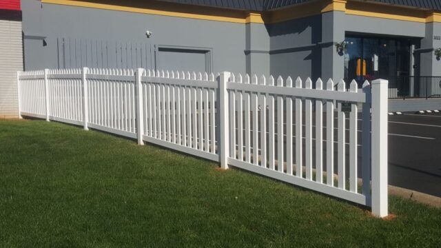 fence-builders-residential-vinyl-fencing-6