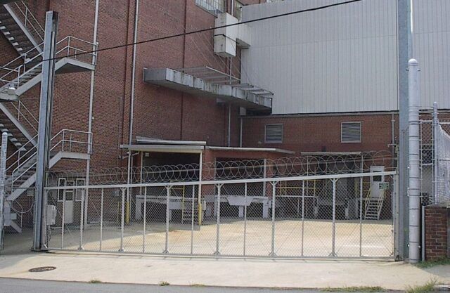 Overhead-Slide-Gate
